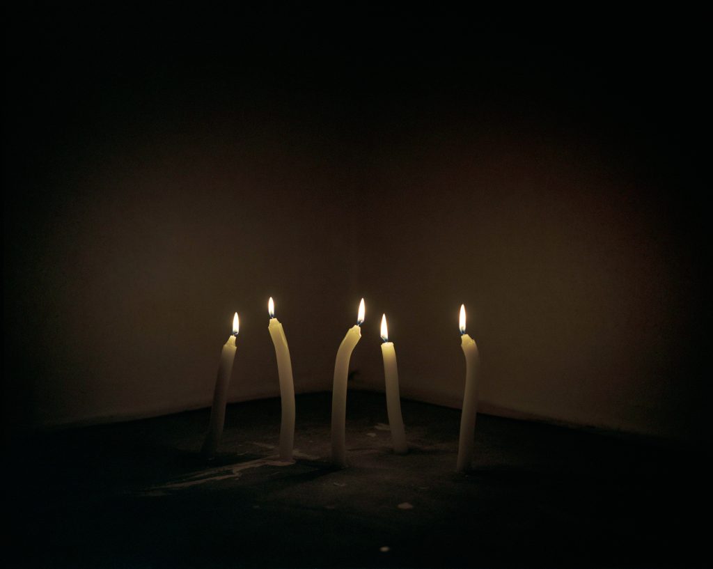 불빛들 Lights, 2015