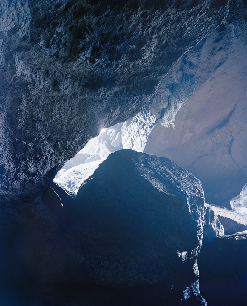 필드:트립 Field:Trip, 33°29'46.30”N 126°57’59.70”E, 2018, Digital pigment print, 120x150cm