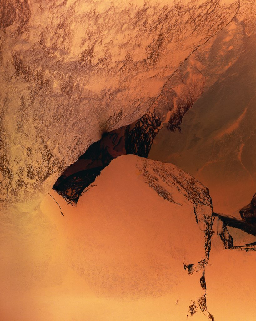 필드:트립 Field:Trip, 33°29'46.30”N 126°57’59.70”E_neg, 2018, Digital pigment print, 65x75cm