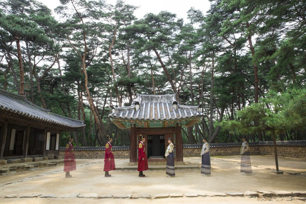 Colorful YeongWol_History, Hysteria #004, 가변크기, Pigment-based Inkjet Print on Matte Paper, 2018