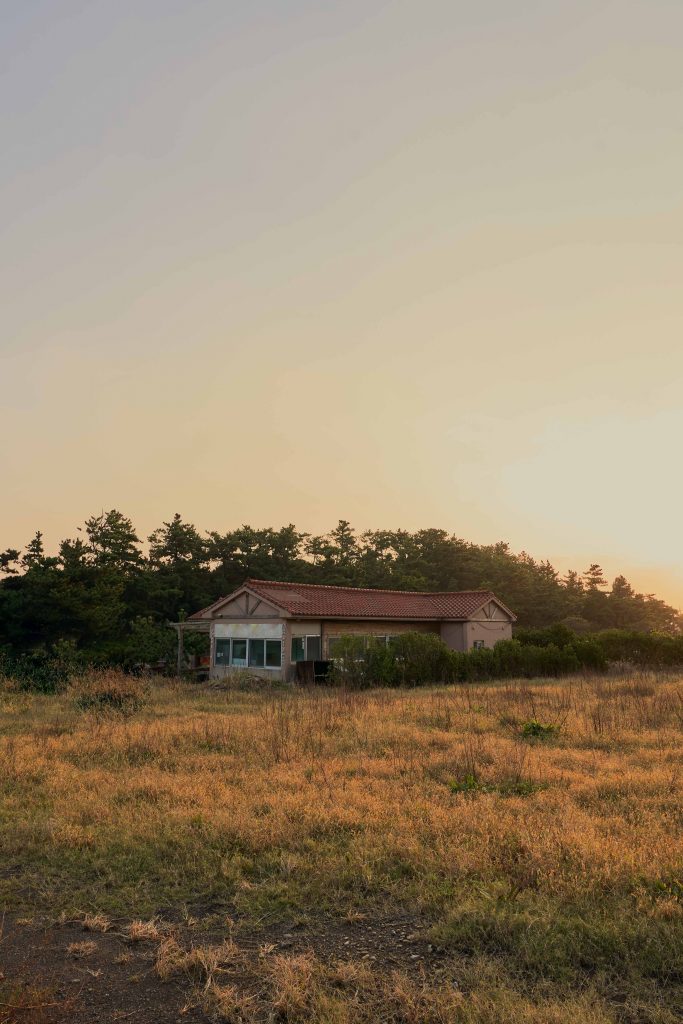 Empty shop, 80x54cm, Pigment Print, 2019
