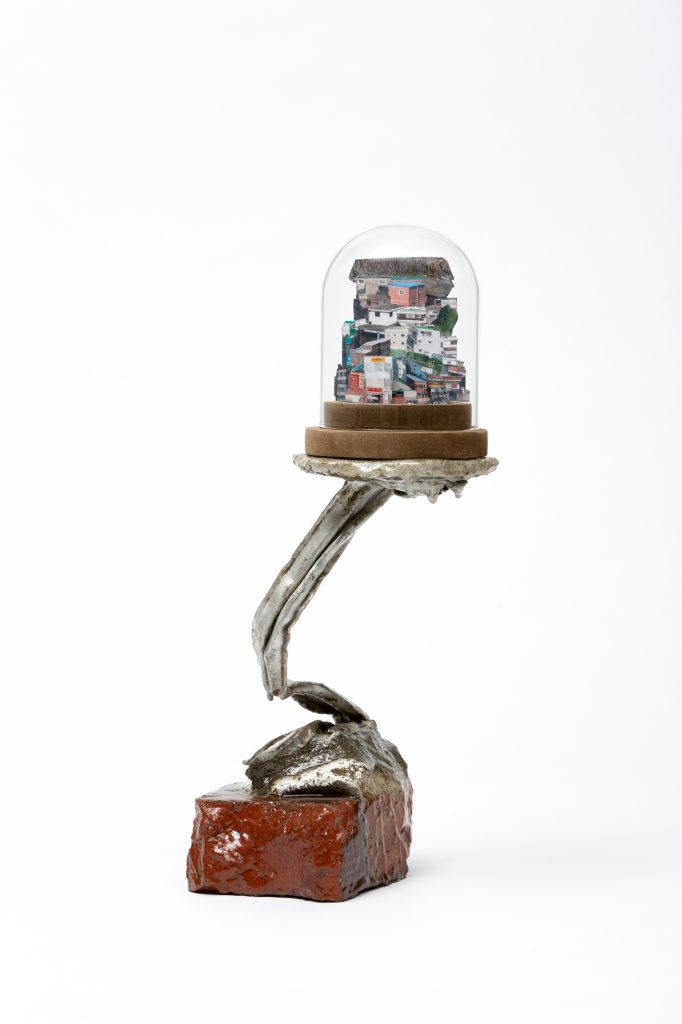 BMD_수집한 사진,채집한 흙,알루미늄,벽돌,콘크리트,에폭시 레진,유리돔_21x13x18cm