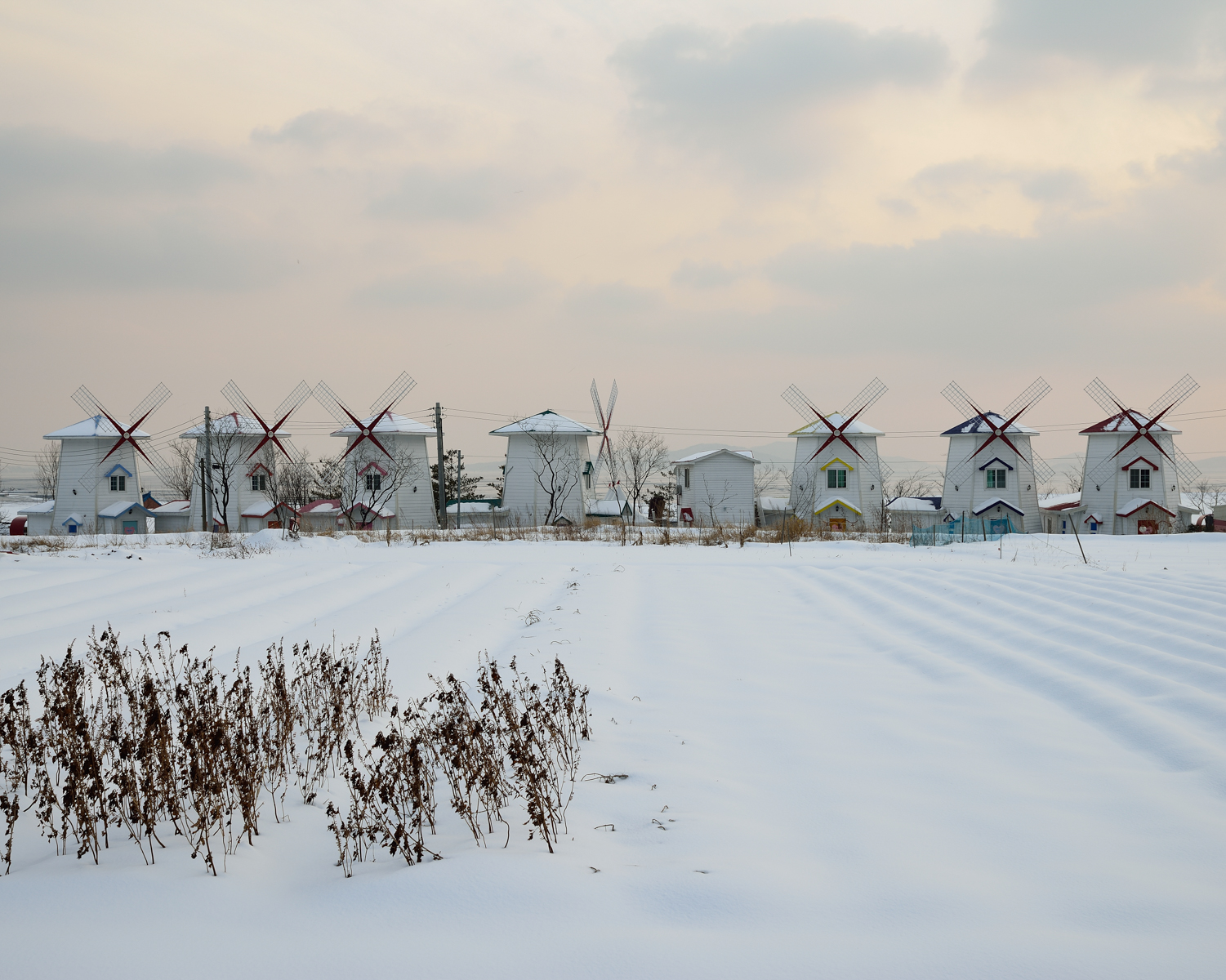 강화도, 풍차 펜션 _ Pigment Print. Facemount on Plexiglas _ 61x76cm _ 2013