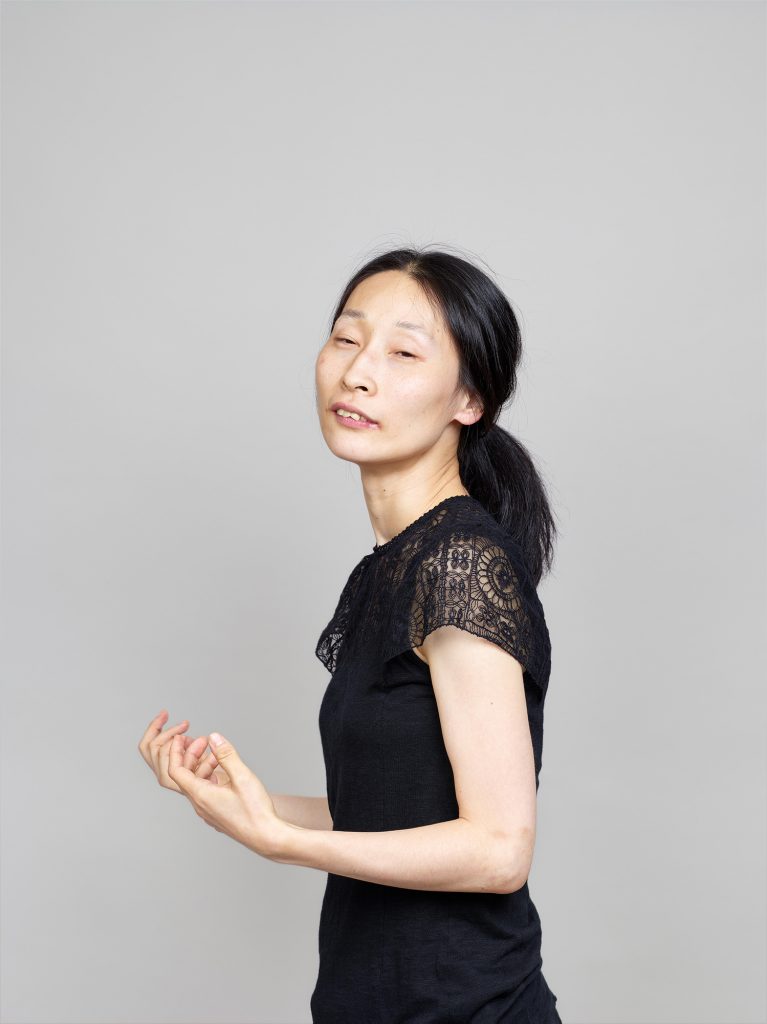 동작 중의 인물#02