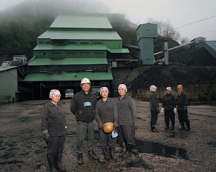 1. 경동광업소(Kyungdong mining station)-선탄장. 강원도 도계. digital c-print. 2006