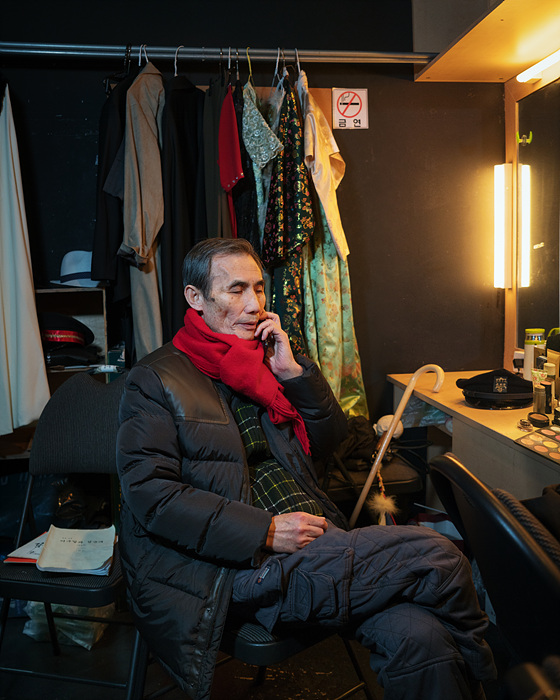 1. 정현 연극배우, 전 극단 민예 대표, 1945년생, c-print, 150×120cm, 2016