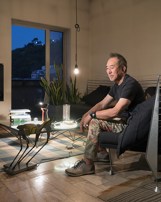 14. 윤병천 뉴라이트 전자, 1942년생, c-print, 150×120cm, 2019