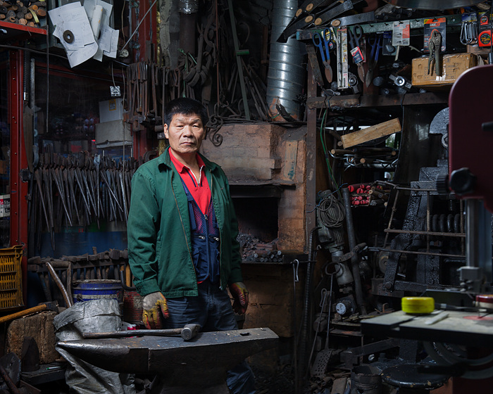 4. 강영기 동명 대장간, 1952년생, c-print, 120x150cm, 2015