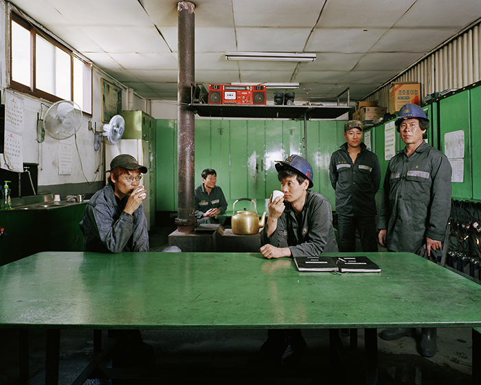 6. 경동광업소(Kyungdong mining station)-휴게실2. 강원도 도계. digital c-print. 2006