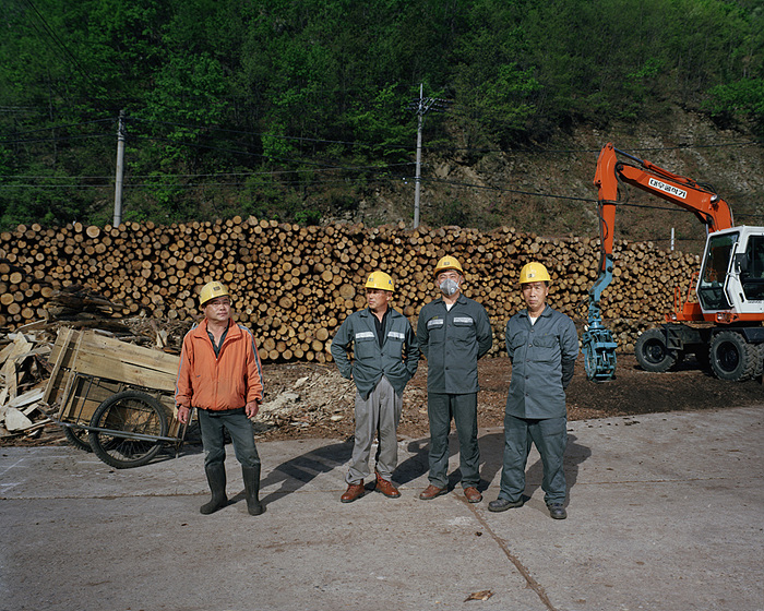 8. 경동광업소(Kyungdong mining station)-제재소. 강원도 도계. digital c-print. 2006