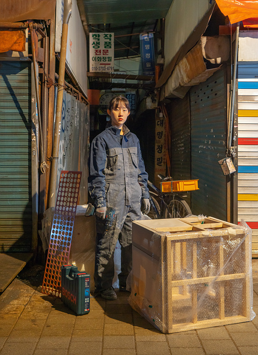 4. 최자윤 1998년생, 56.7x78_72x9cm, c-print, 2021